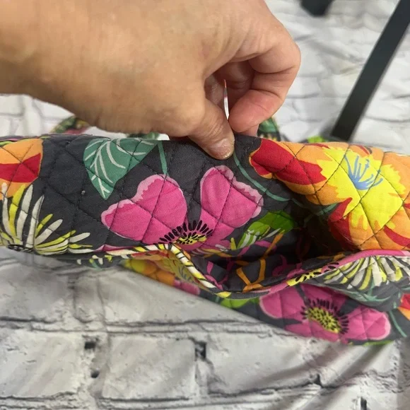 Vera Bradley Quilted Floral Shoulder/Crossbody Bag – W/ Tumbler Retired Pattern‎ - Picture 7 of 16